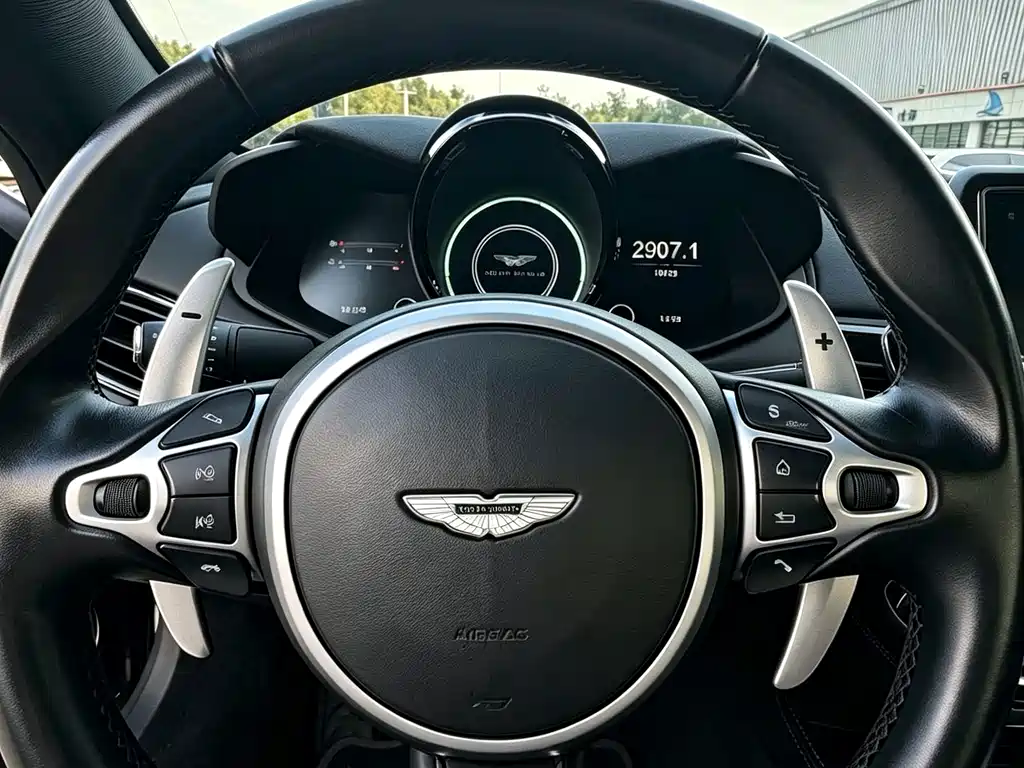 Aston Martin V8 Vantage — миниатюра 8