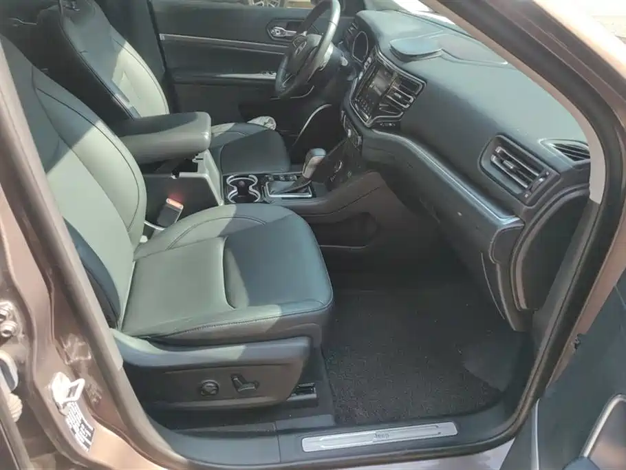 JEEP GRAND COMMANDER