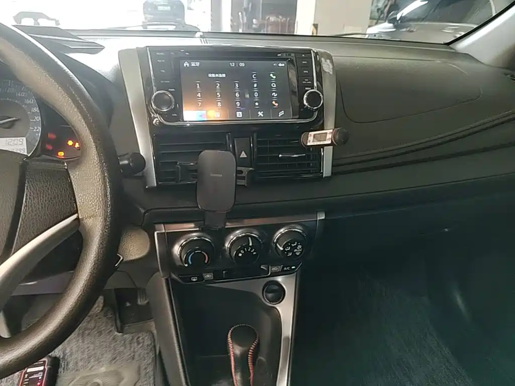 Toyota Yaris L — миниатюра 13