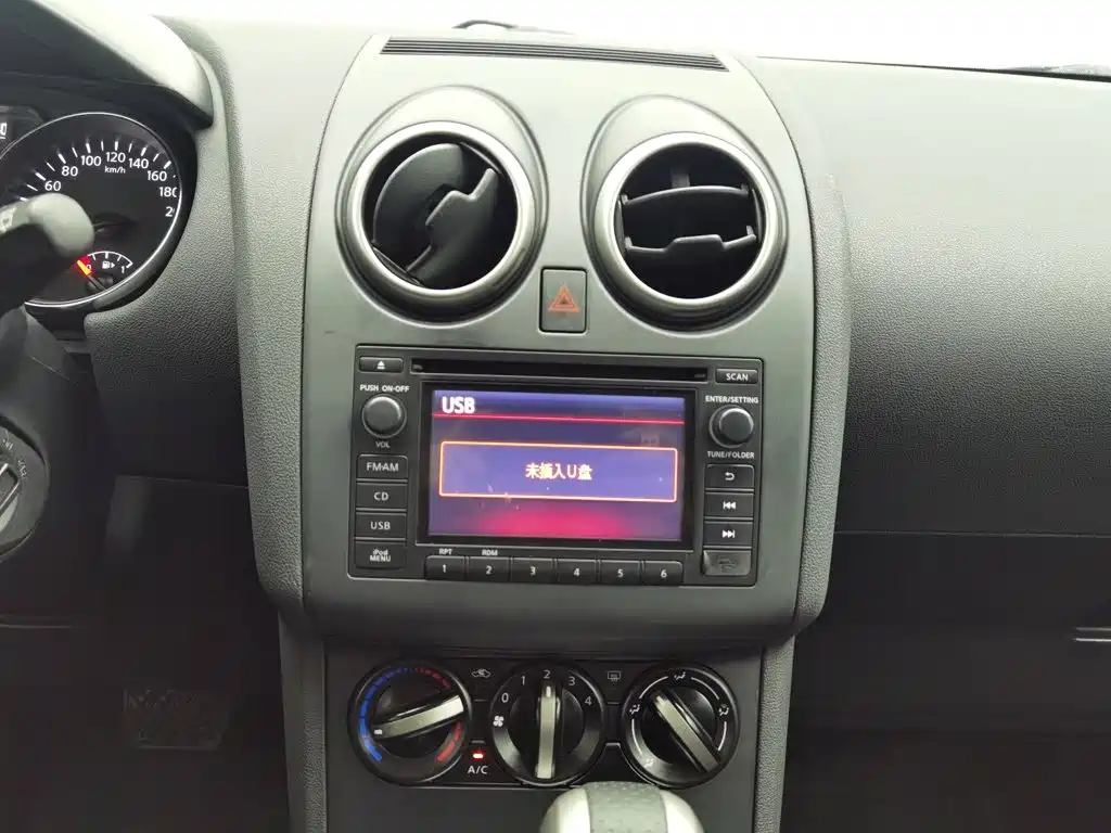 Nissan Qashqai — миниатюра 12