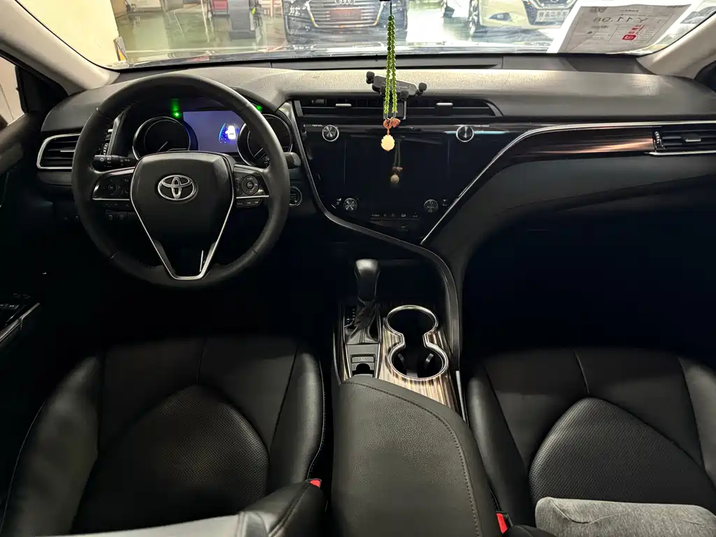 TOYOTA CAMRY