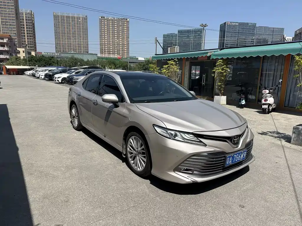 TOYOTA CAMRY