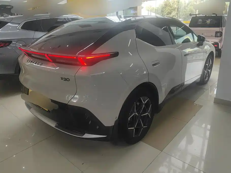 Lynk & Co Z20 — миниатюра 3