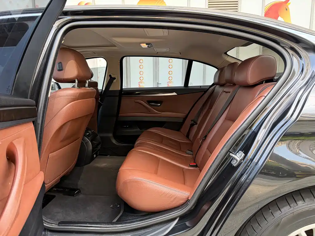 BMW 5 Series — миниатюра 8