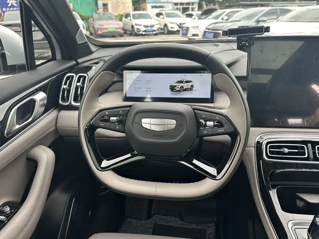 Geely Boyue L — миниатюра 17