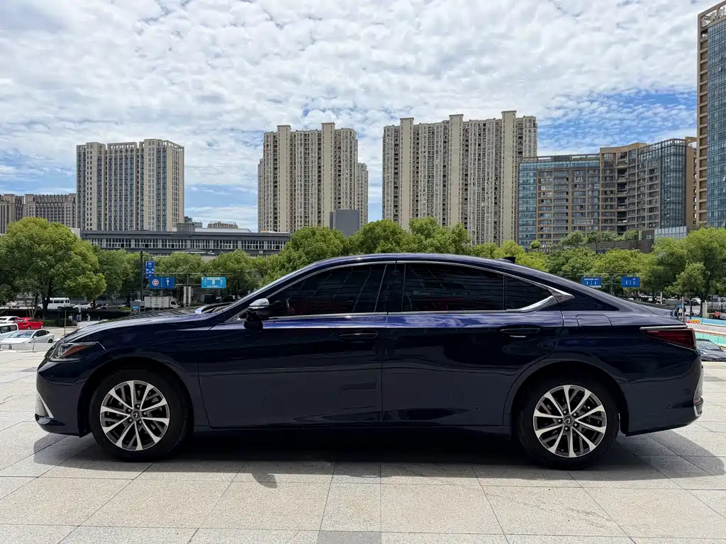 Lexus ES 2022 200
