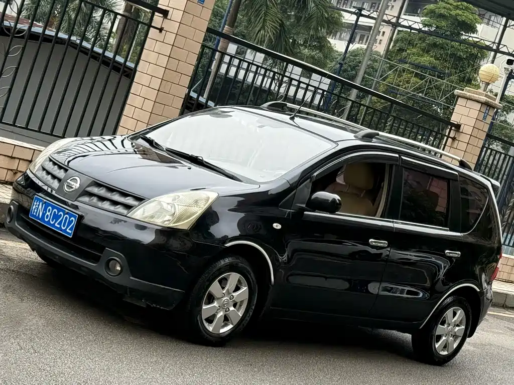 Купить Nissan Livina