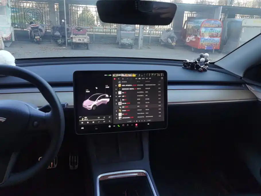 TESLA MODEL Y
