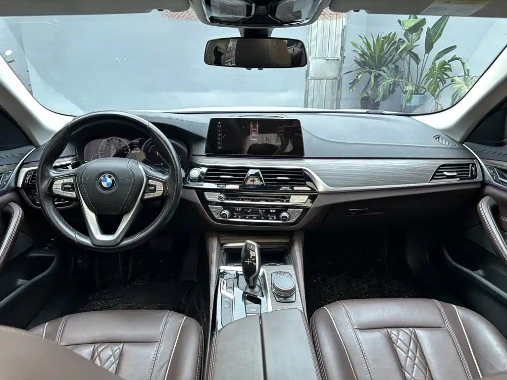 BMW 5 Series New Energy — миниатюра 4