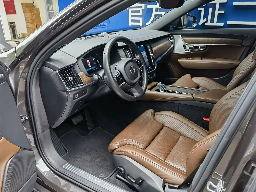 Volvo S90 2022 B5 Luxury