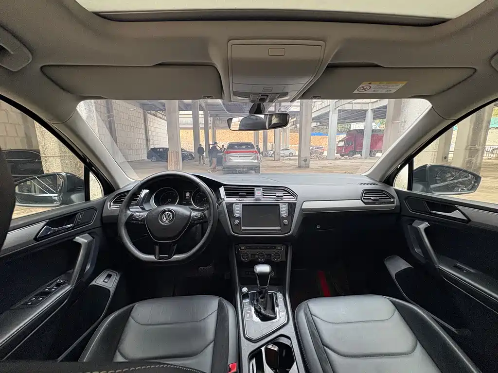 Volkswagen Tiguan L L 2018 380TSI AT Luxury