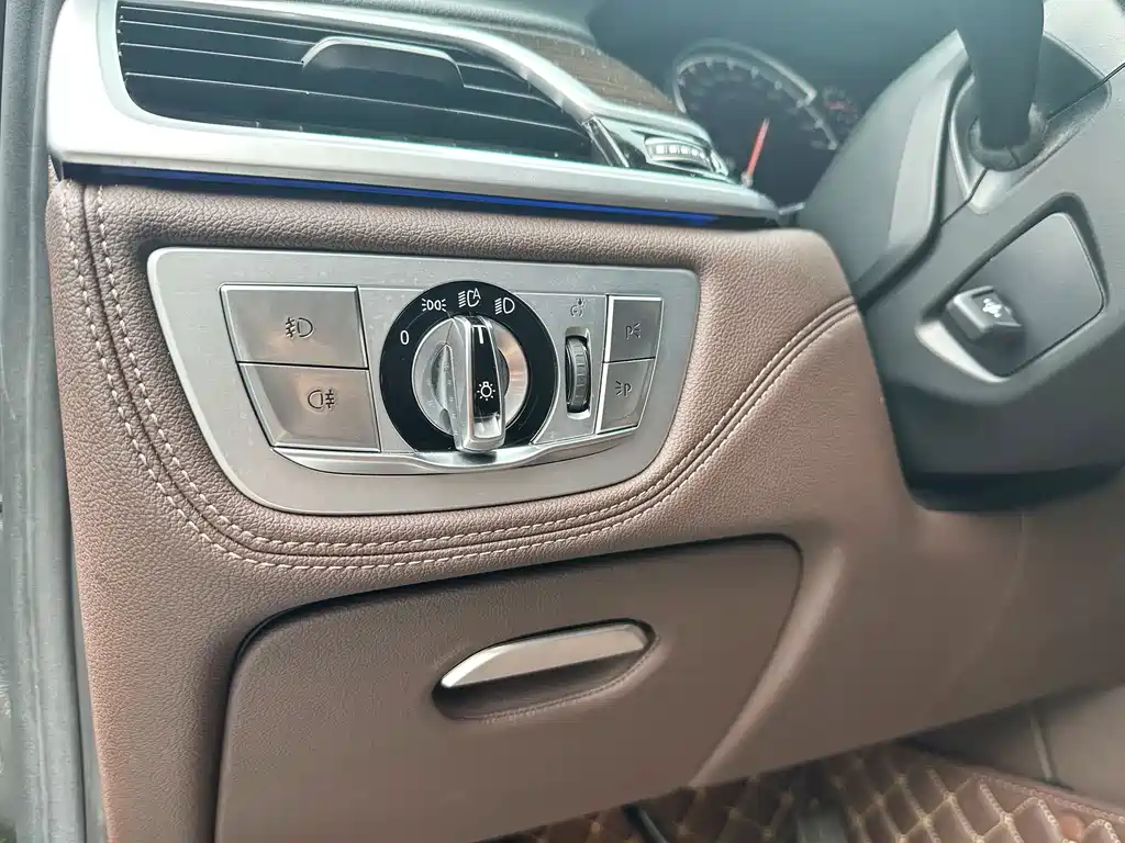 BMW 7 Series — миниатюра 13