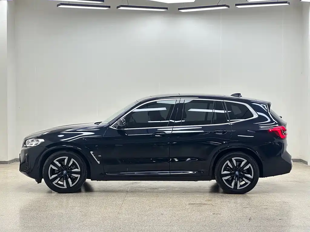 BMW iX3 — миниатюра 7