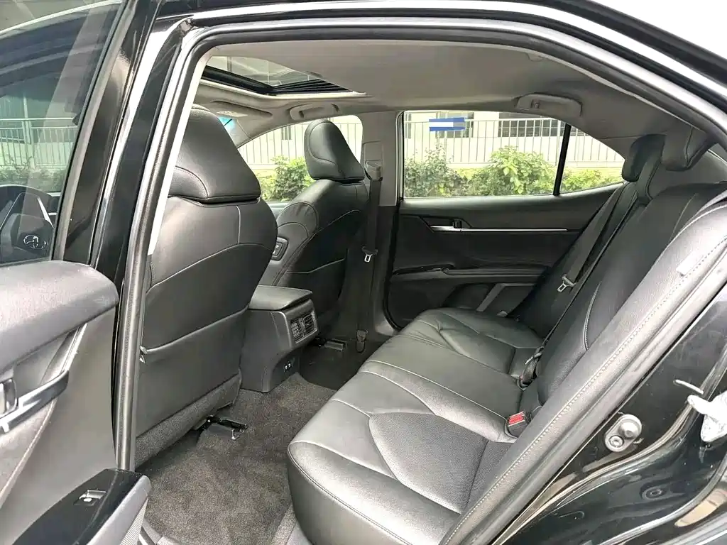 Toyota Camry — миниатюра 16