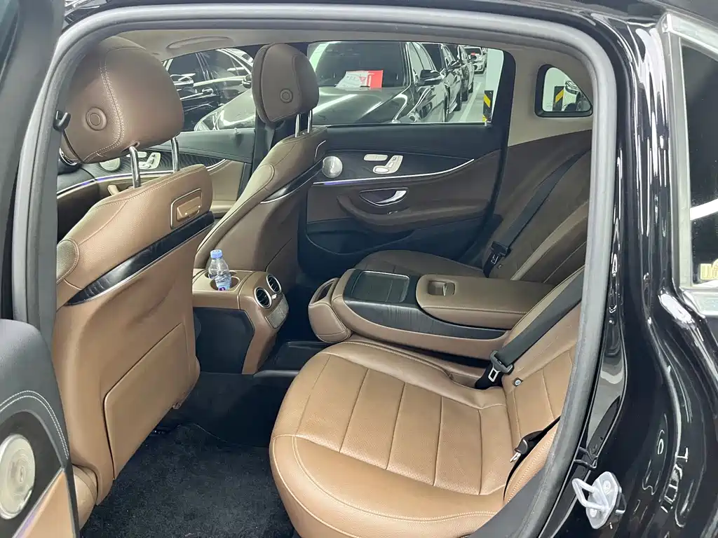 Mercedes-Benz E-Class — миниатюра 6