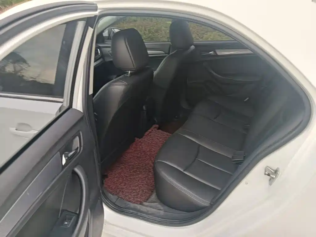 Roewe 360 — миниатюра 8