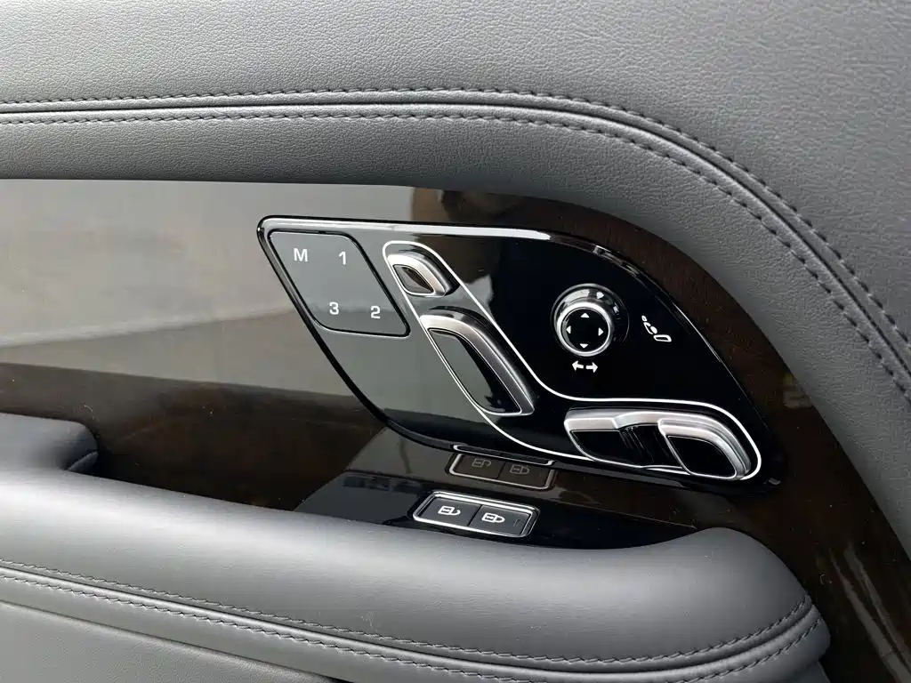 Land Rover Range Rover — миниатюра 32
