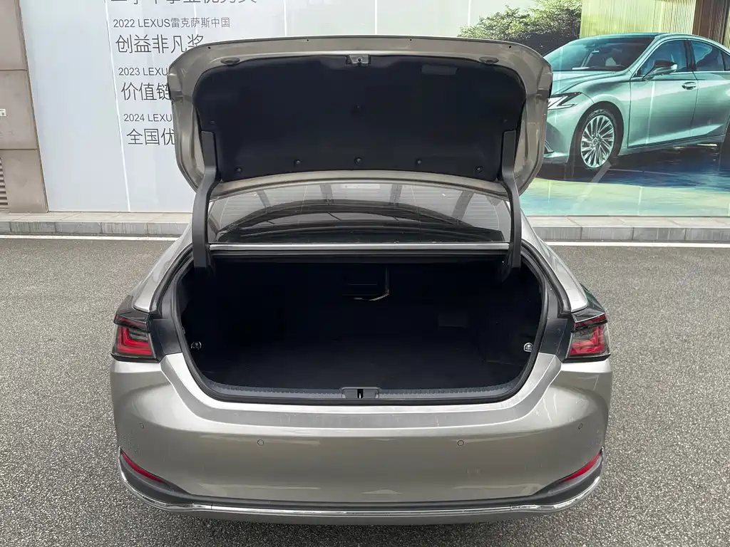 Lexus ES — миниатюра 16