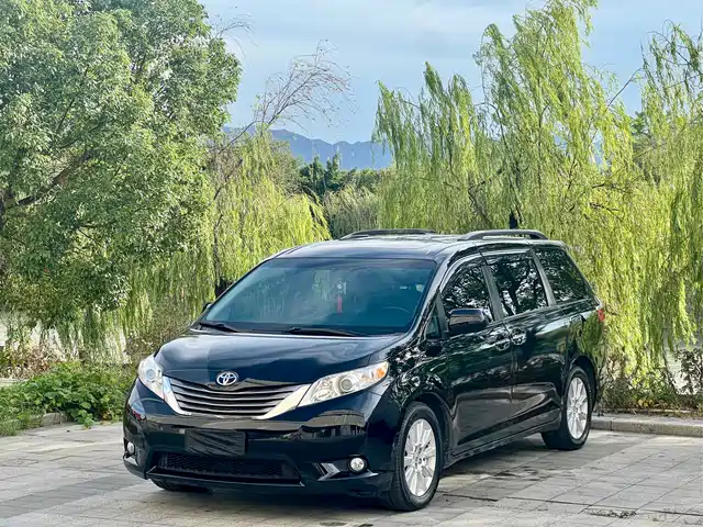 TOYOTA SIENNA 2017