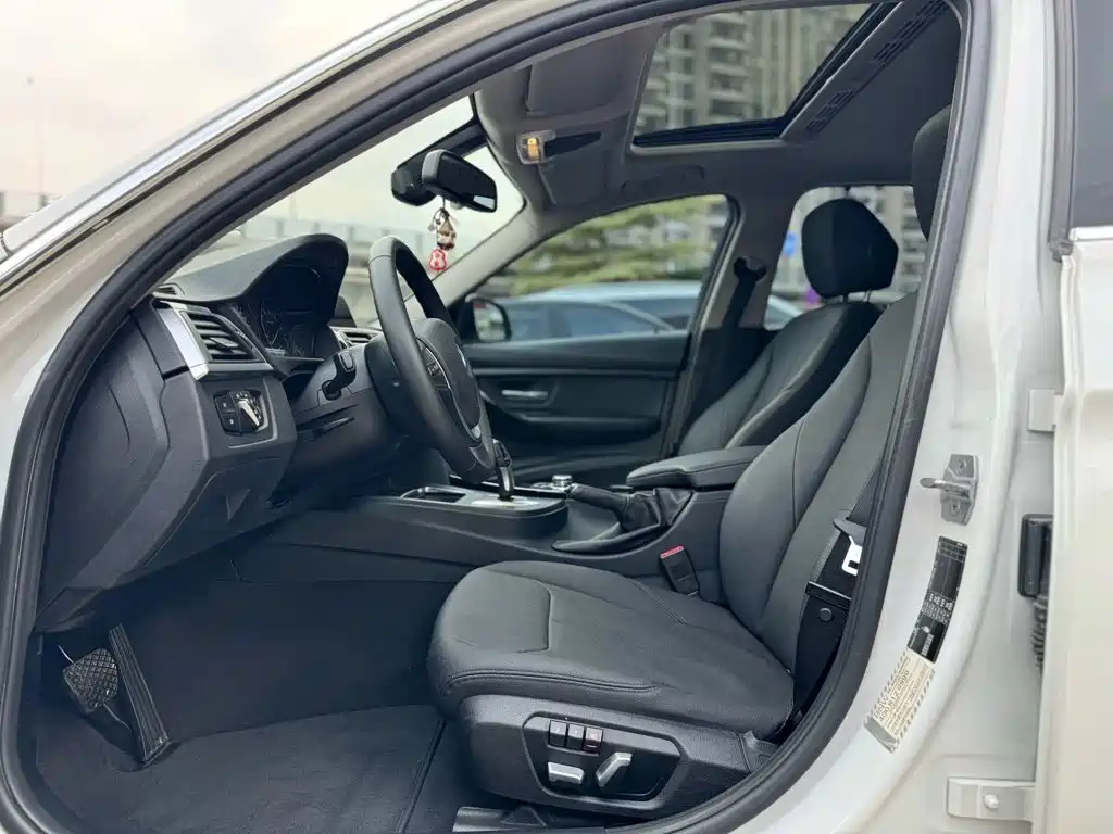 BMW 3 Series — миниатюра 7