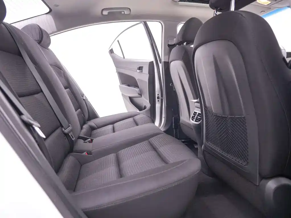 Hyundai Elantra — миниатюра 24