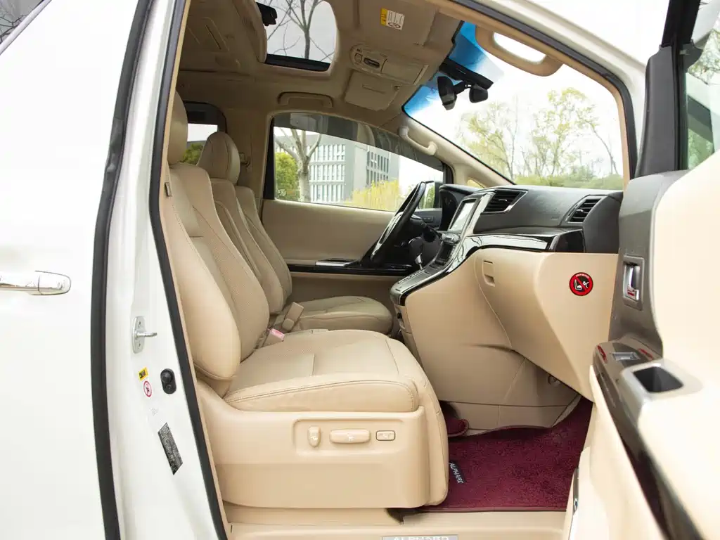 Toyota Alphard — миниатюра 15
