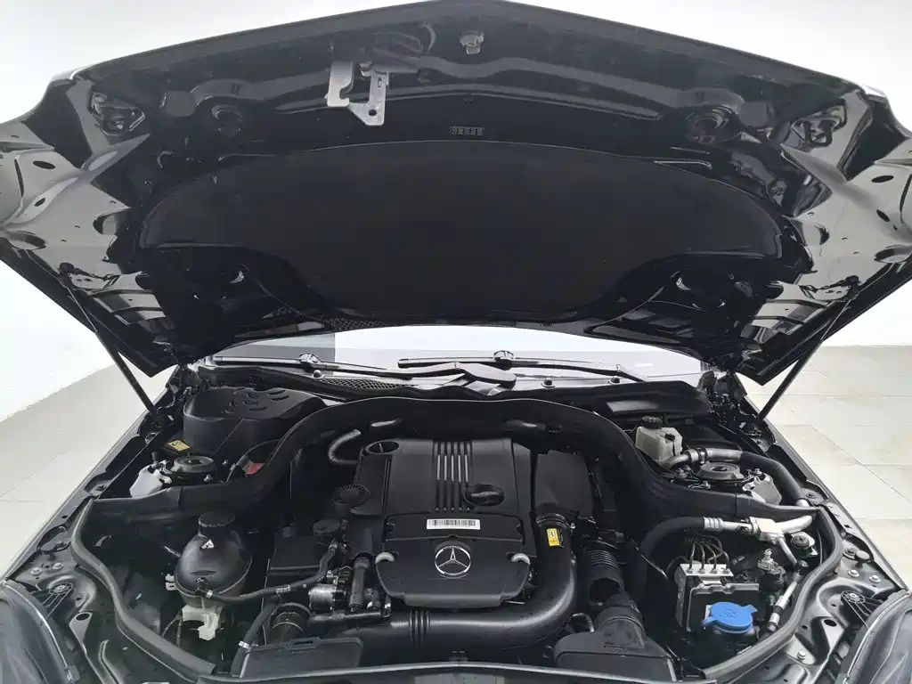 Mercedes-Benz E-Class — миниатюра 6