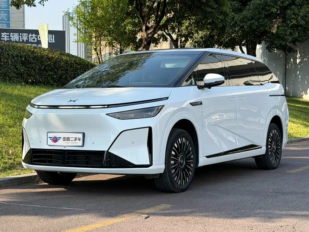 2025 Xpeng X9 - zdjęcie 1 z 14