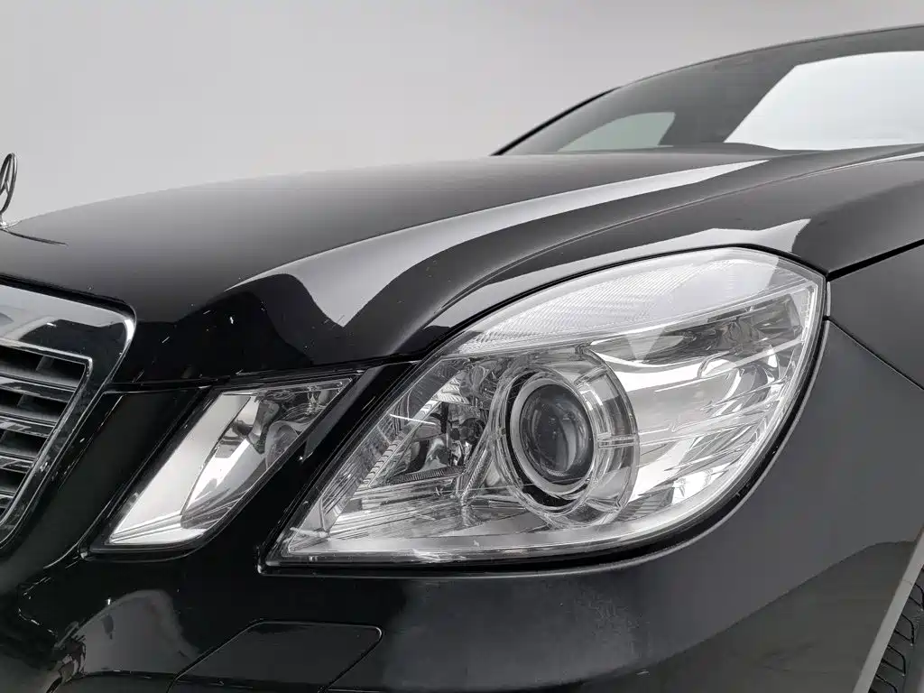 Mercedes-Benz E-Class — миниатюра 7