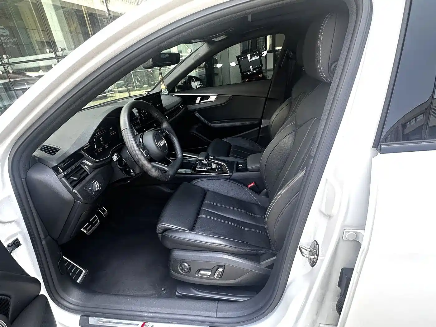 Audi A4L id 4622366 из Китая 7