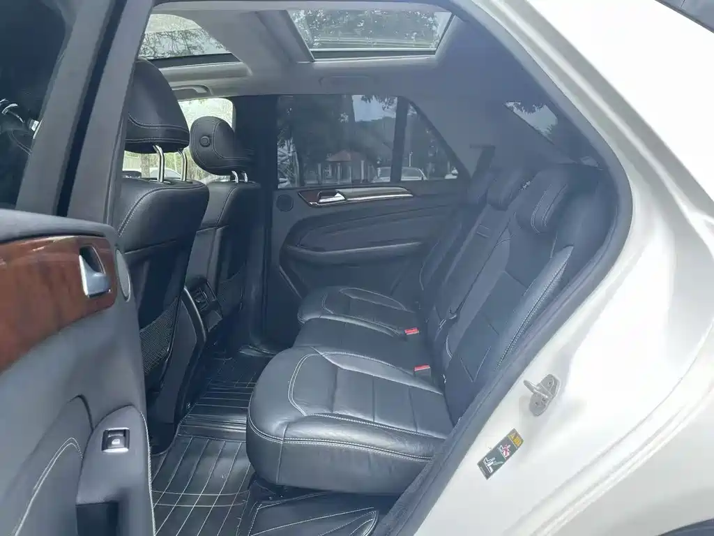 Mercedes-Benz M-Class — миниатюра 6