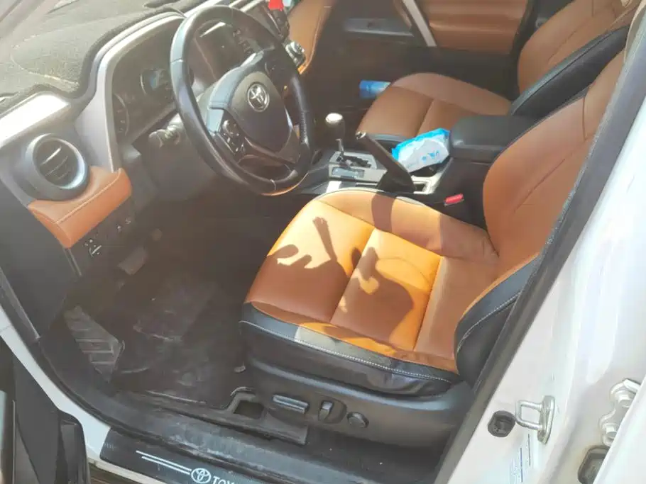 Toyota RAV4 — миниатюра 9