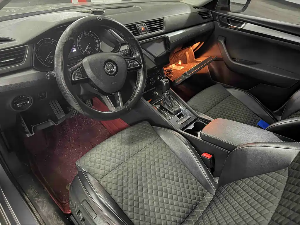 Skoda Superb — миниатюра 2