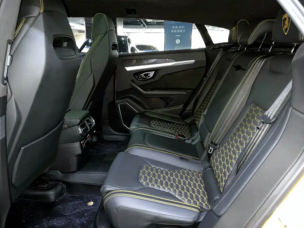 Lamborghini Urus — миниатюра 17
