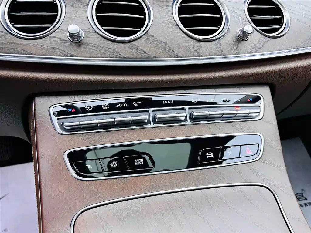 MERCEDES-BENZ E CLASS