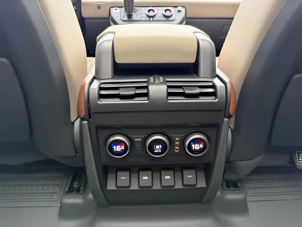Land Rover Defender — миниатюра 11