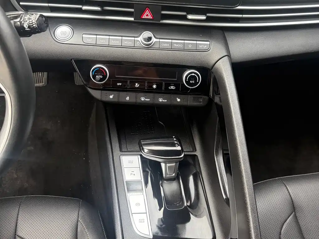 Hyundai Elantra — миниатюра 9