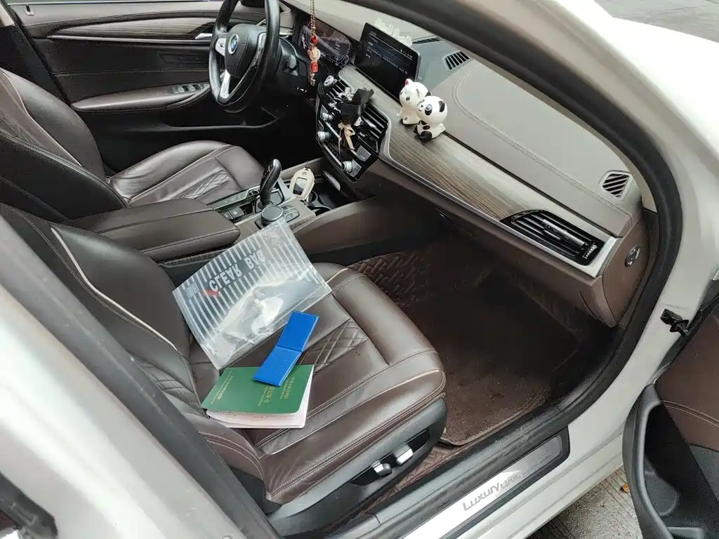 BMW 5 Series New Energy — миниатюра 18