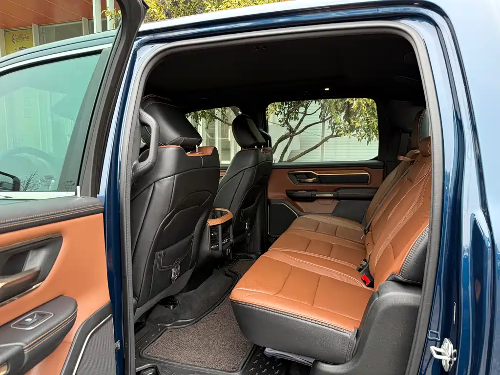 Ram Trucks 2024 5.7L AT