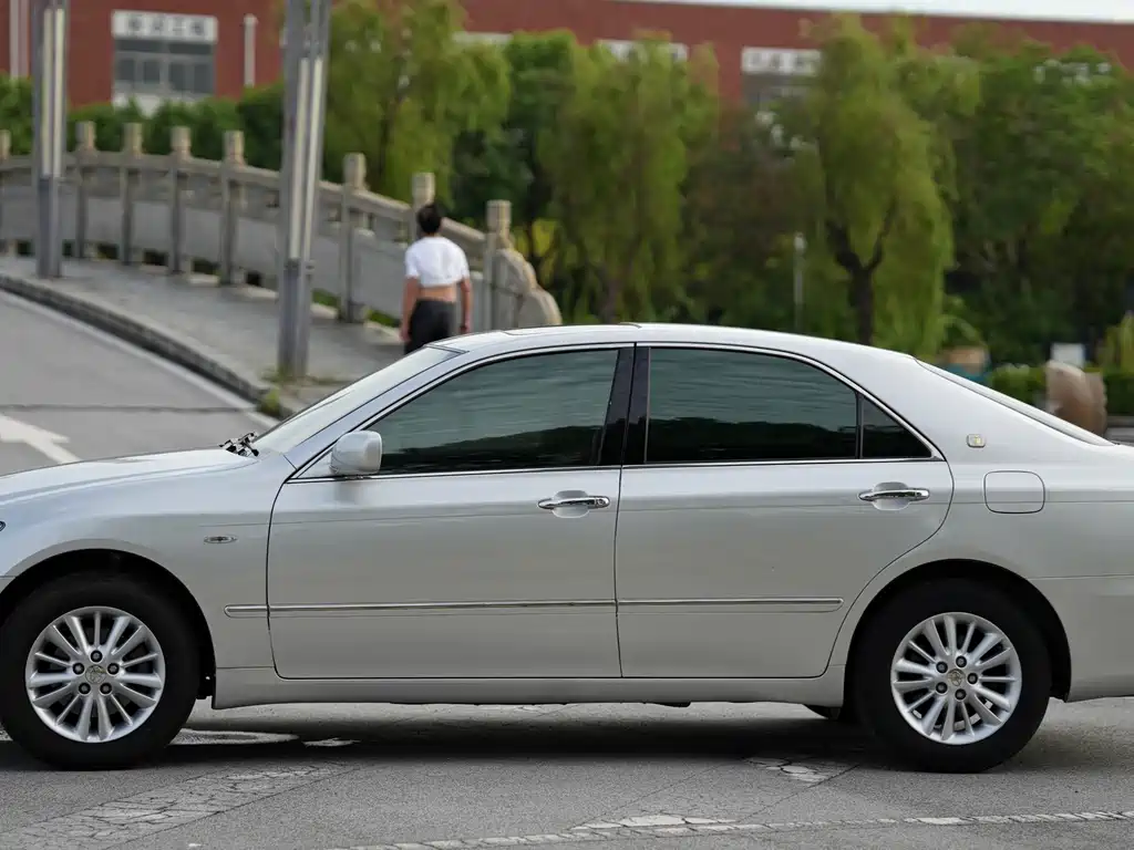 Toyota Crown — миниатюра 4