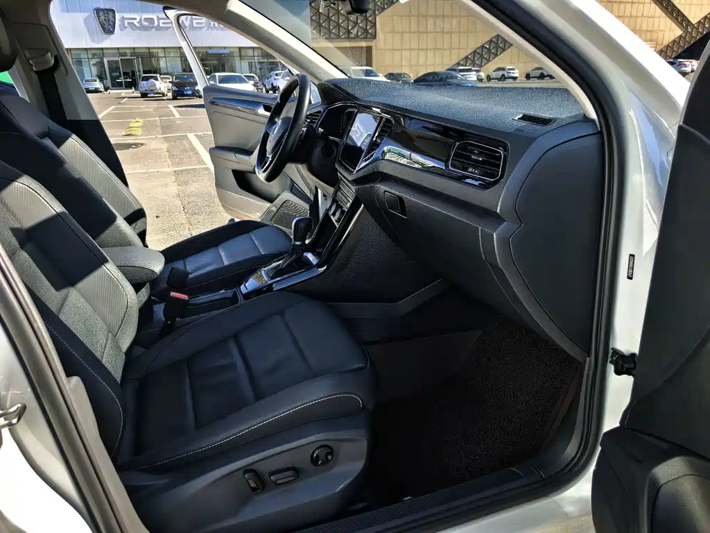 Volkswagen T-Roc — миниатюра 13