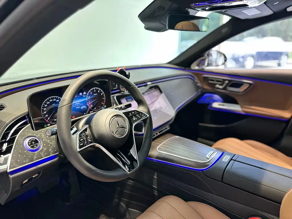 Mercedes-Benz E-Class E 2025 E 300 L Fashion