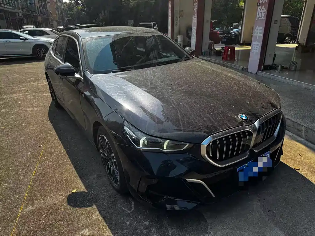 BMW 5 Series — миниатюра 2