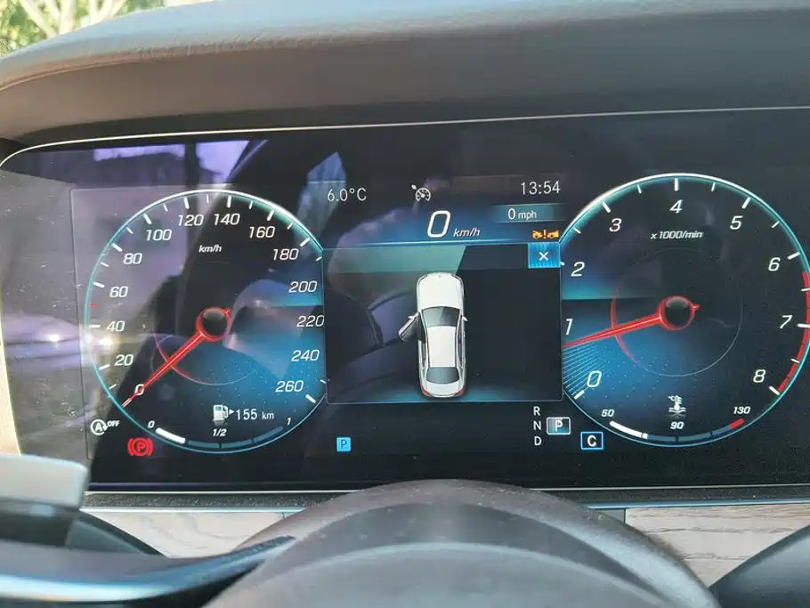 Mercedes-Benz E-Class — миниатюра 14