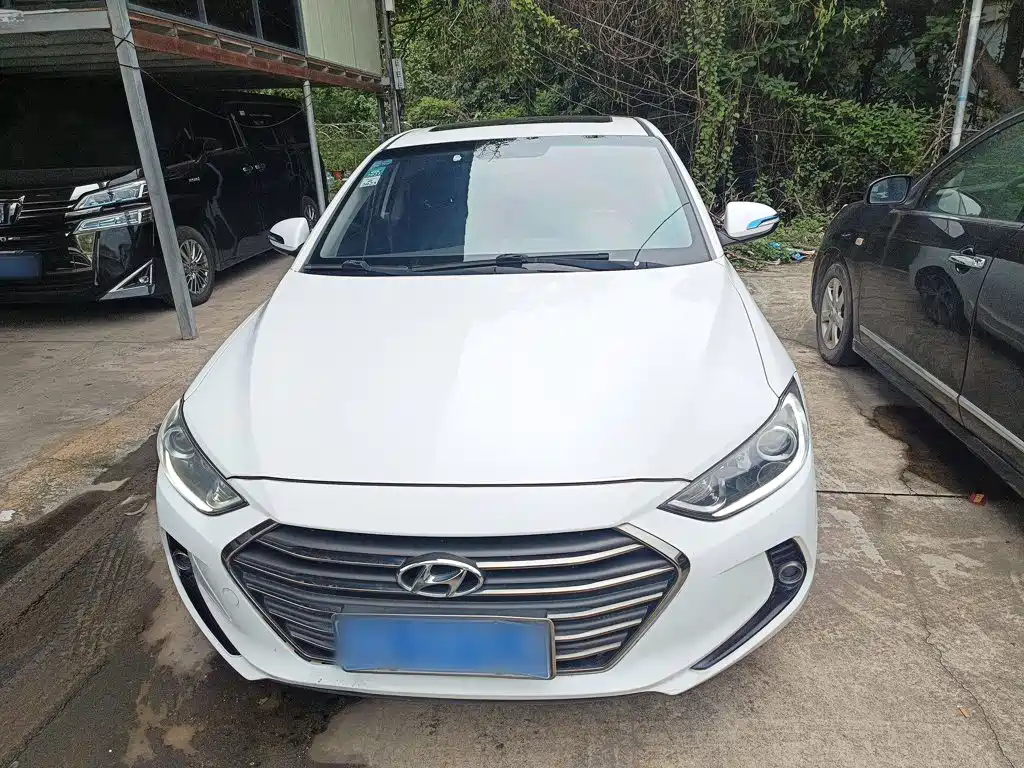 Hyundai Elantra — миниатюра 3