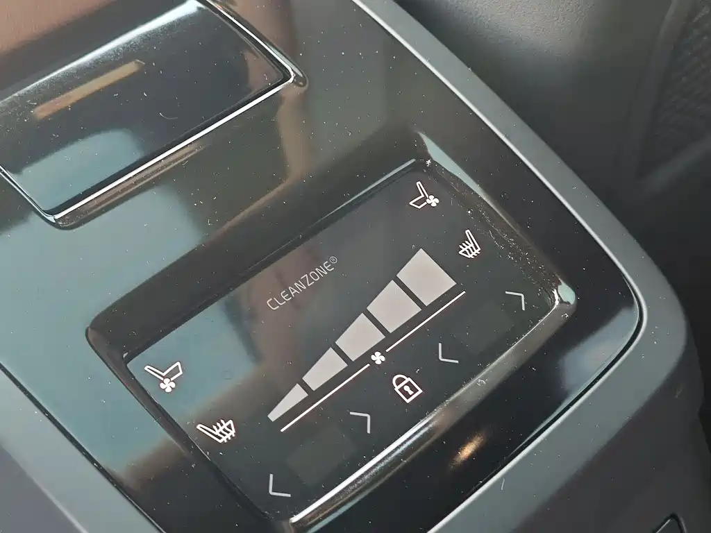 VOLVO S90 PLUG IN HYBRID