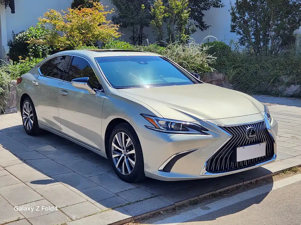 Lexus ES — миниатюра 2