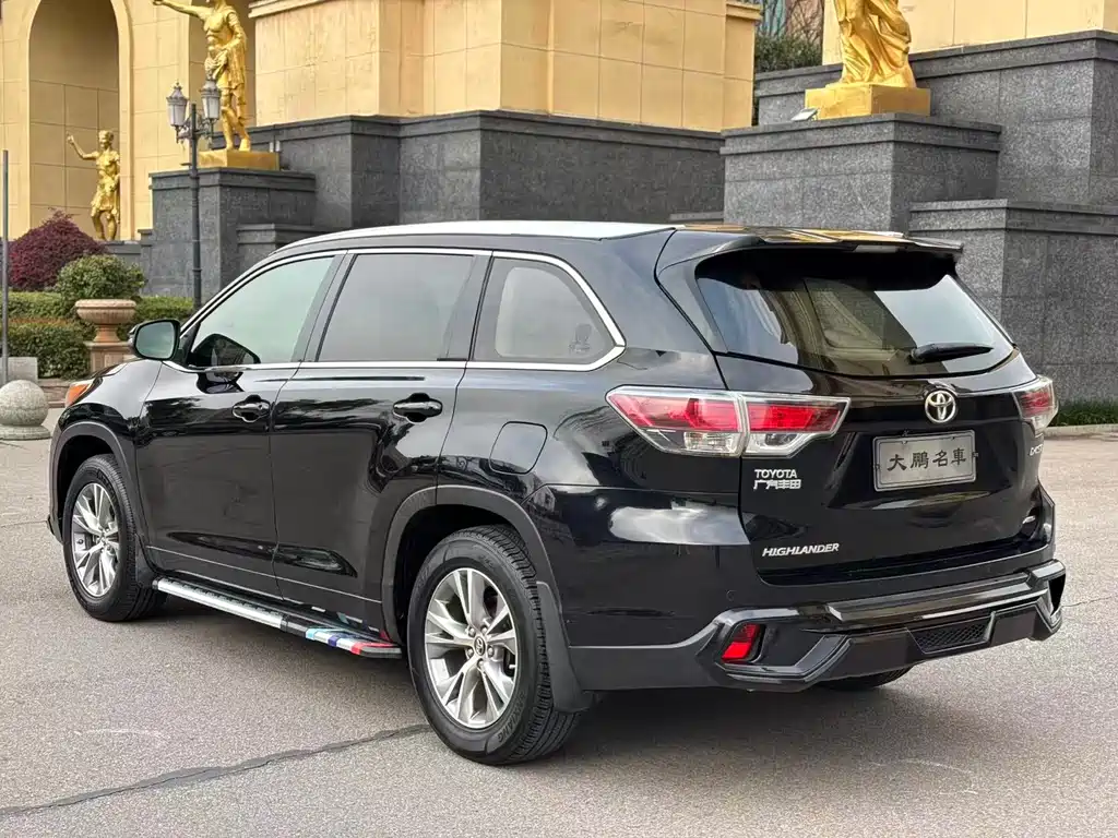 TOYOTA HIGHLANDER