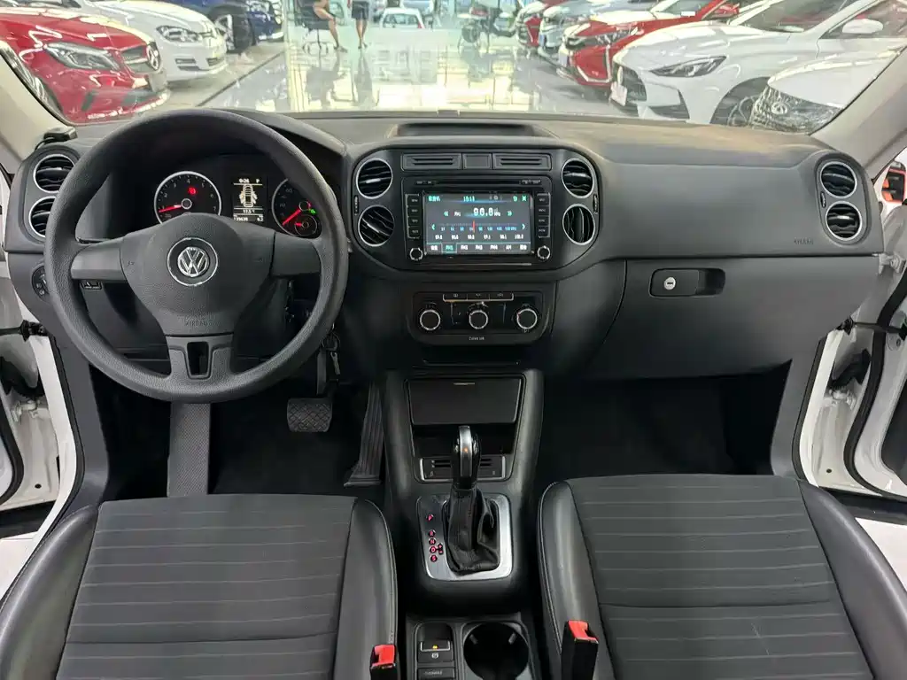 Volkswagen Tiguan — миниатюра 4
