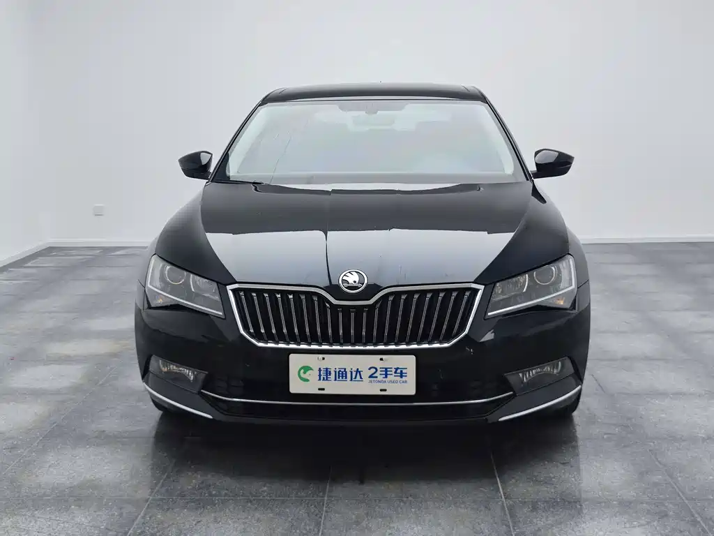 Skoda Superb — миниатюра 9